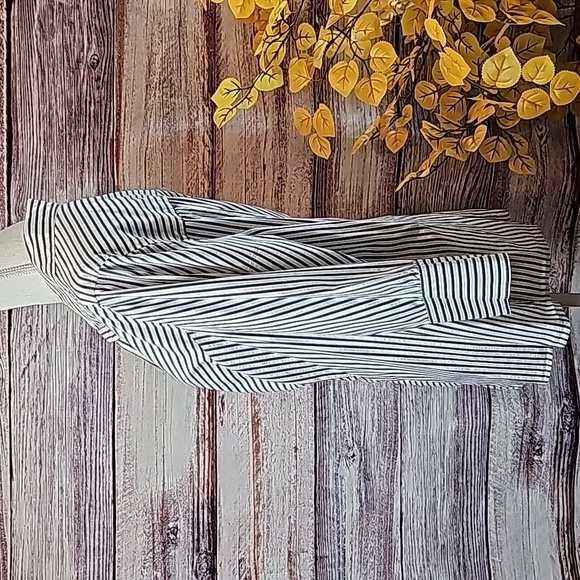 LANE BRYANT BLUE & WHITE STRIPED PLUS SIZE  3/4 CUFF SLEEVE BUTTON-UP BLOUSE - Picture 7 of 12